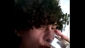 Gostosa Fazendo _blu Blu Blu Blu_ Com A Coca