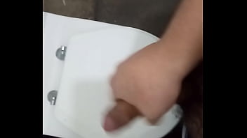 En El Baño De Mujeres Antes De Salir De Trabajar