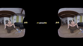 Virtualpee - Vinna Reed Gapes Her Piss Soaked Pussy In Vr Porn