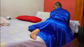 Calcinha Amarela E Roupão Azul