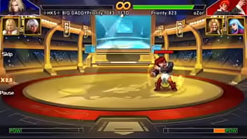 Joven De Traje De Cuero Negro Le Da Duro A Viejo Y Jovencita De Pelo Azul Sin Compasion