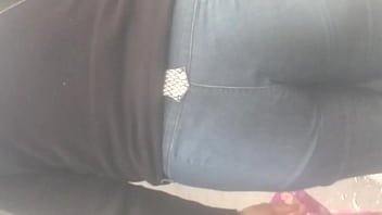 Milf Marcando Tanga Esperando Camion