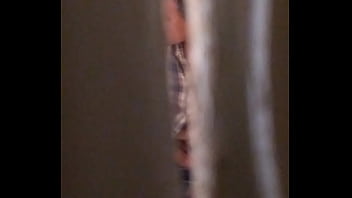 Señores Le Ponen En Baño Público