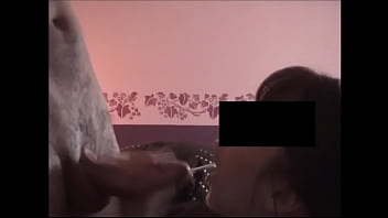 Branlette Avec Jus Facial Et Dans La Bouche