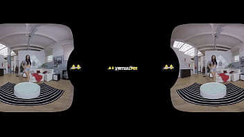 Amanda Estela Is Caught Peeing Her Pants In Virtual Reality