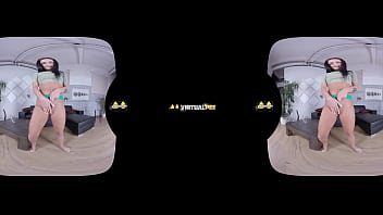 Virtualpee - Hot Wet And Naked - Vr Porn