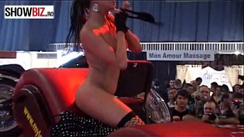 Iata Cum A Fumat Deea Un Trabuc! (video Si Poze)