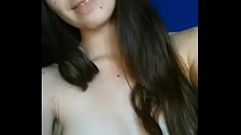 Colegiala Muestra Sus Tetas A Sus Compañeros