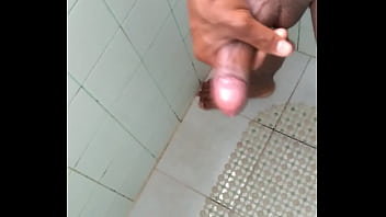 Punheta Com Muita Porra - punheta, soloboy, banheiro, gazando - Video 3764044