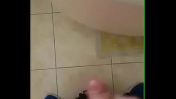 Bellissimo Ragazzo Italiano Si Masturba Il Suo Cazzo