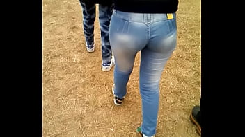 Un Hermoso Culito Caminante.