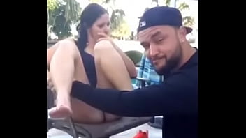 Puta Nao Aguenta E Cai Da Cadeira