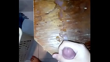 Alguma Putinha Quer Ganhar Uma Esporrada Na Cara?