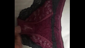 射在原味蕾絲深紅色內褲上 穿第三天 射在白帶上