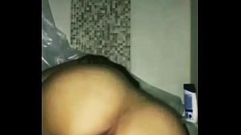 Putita Joven Se Da Duro En La Banera