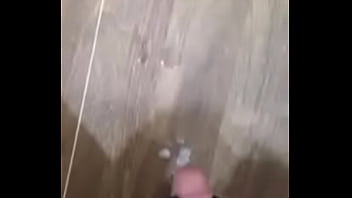 Thủ d_m bằng quần lót nữ