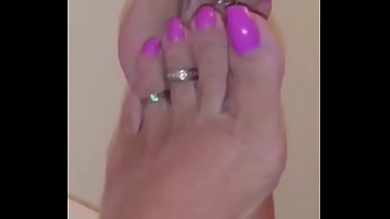 Mature Feet And Long Toenails