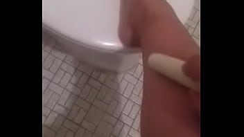 Diane B. Besorgt Es Sich Das Erste Mal Mit Den Vibrator