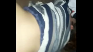 B. Recibe Su Regalo En Plena Fiesta