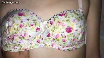 LIẾM LỒN EM G_I RỒI ĐỊT X_A XƯỢI RA