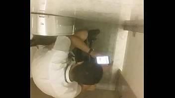 Vendedor Hetero Gozando No Shoping