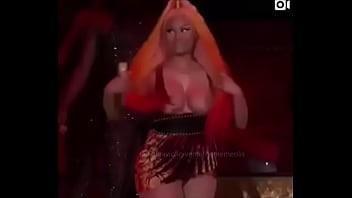 Nicki Minaj Tits Flash