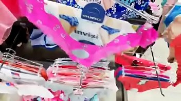 Sono Qui Per Farti Vedere Come Mi Piace Comprare Mutandine E Riempirle Di Squirting