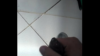 Punheta No Banheiro - gay, gozada, punheta, banheiro - Video 3726436