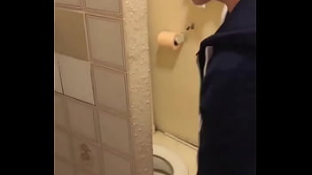 Muleke Dando Uma Mijada Gostosa 2