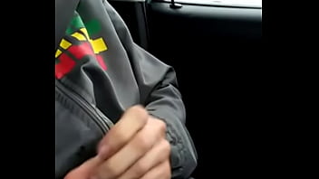 Punheta Dirigindo E Gozando