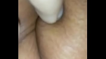 Me Follo El Codo Negro De Mi Compañero En Clase, La Profe Nos Mira Desde Lejos.