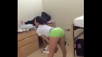 Teen Twerking In Tight Spandex