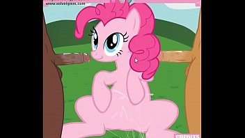 Pinkie Pie Mamando