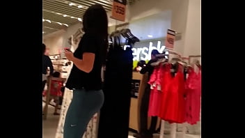 Hermoso Culo En Leguings Verde En Tienda Departamental