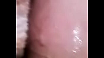 Soba Su Verga Y Se Le Viene La Leche