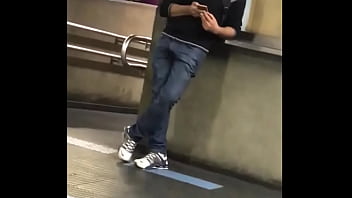 Bulto - Cara Gostoso Na Estação De Onibus