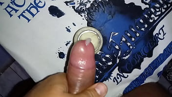 Eu, Gozando No Pote De Porra Congelada. O Pote Já Tem Mais De 30 Gozadas Minhas. Eu Pratico O Fetiche _porra Congelada_.