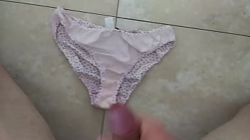 Corrida En Bragas De Mi Mujer 4