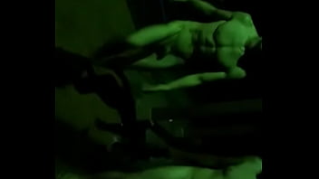 Los Objetos Aceleran Porque Están Muy Felices De Llegar A Sus Destino Justo Como Estos Jóvenes Corriendo Desnudos