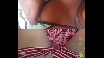 Duas Safadas Ao Vivo Mostrando A Bucetinha E Os Peitos