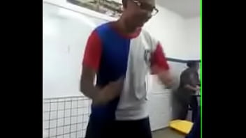 Negro Dança Ao Som De Raffa Moreira