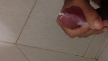 Batendo Punheta E Gozando - penis, gozada, leite, leitada, punheta, gozando, duro, pau, batendo, pal, bronha, tocando, magrinho, - Video 3673414