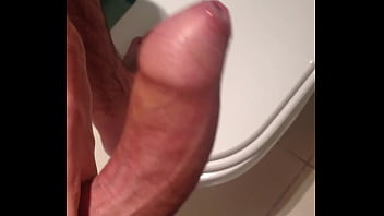 Novinho Batendo Uma Punheta No Banho