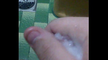 Batendo Antes Do Banho - realamateur, porra, punheta - Video 3691590