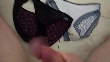 Corrida En Bragas De Mi Vecina 4 (dos Bragas)