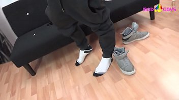 Niñato Guapísimo Con Cipotón Y Huevazos Llenos De Leche