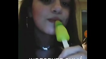 Joven de 18 años se la chupa al helado5765