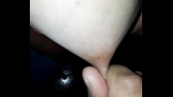 Jugando Con Mi Pezon