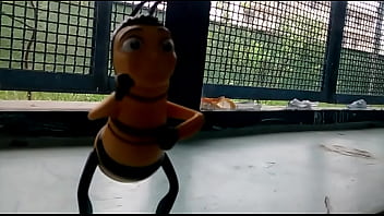Bee Movie A Abelha Bee Movie Fudendo Gostoso A Humana Sem Dó Nem Piedade Na Escola (brasil)