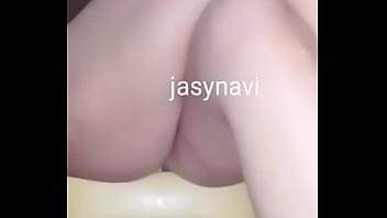 Jasy Cruzada De Pernas Clip